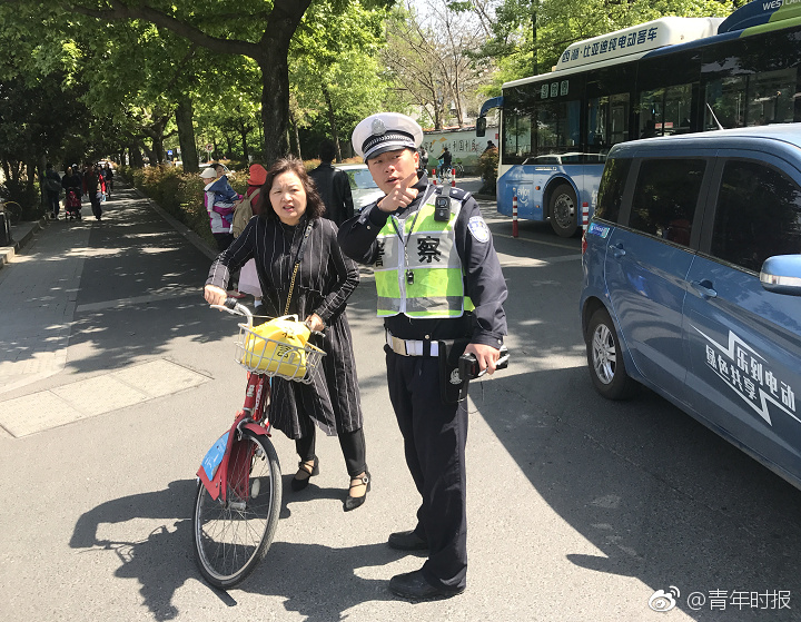 尼尔伪装者连击大师成就怎么达成